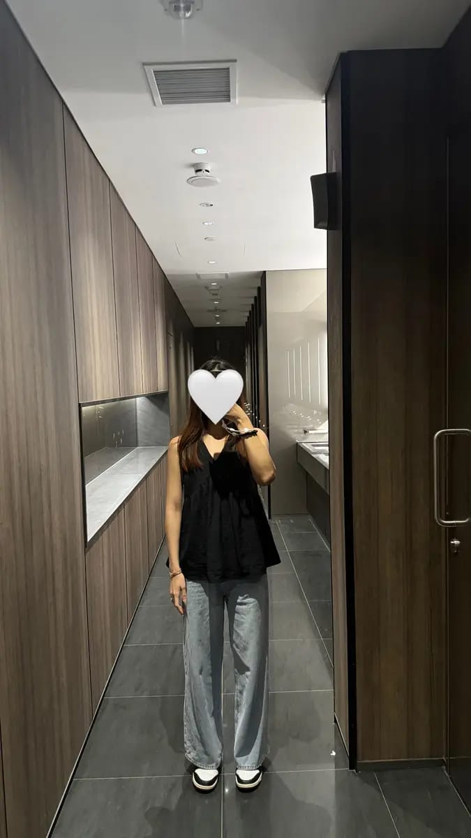 Customer photo review of Wide Leg Mid-Waisted Ankle Length Denim Jeans