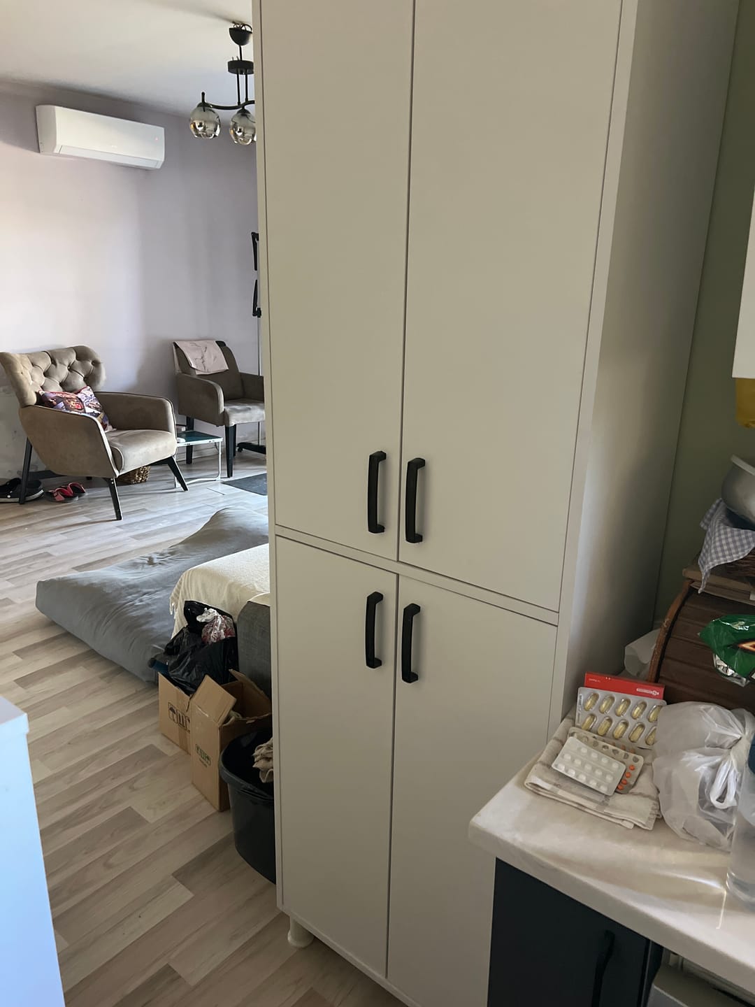 Customer photo review of Rani JE209 Çok Amaçlı Dolap 8 Kapaklı 2 Çekmeceli Raflı Kiler Mutfak Dolabı Beyaz - Sepet Ceviz