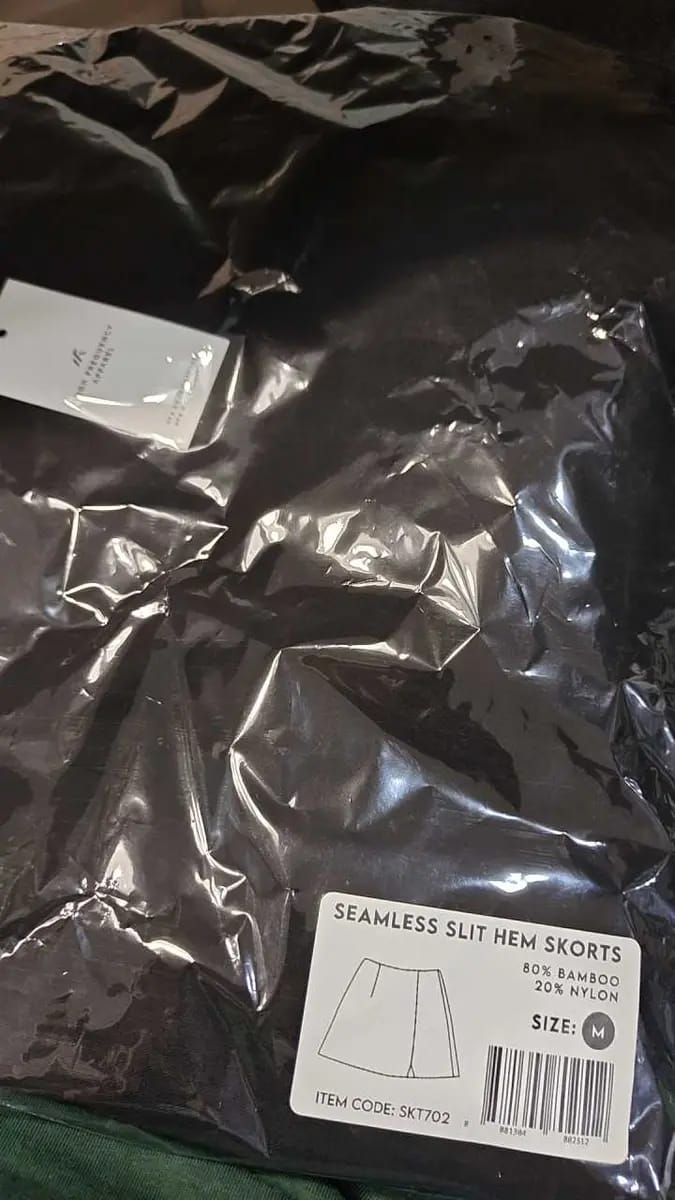 Customer photo review of Seamless Front Slit Skorts