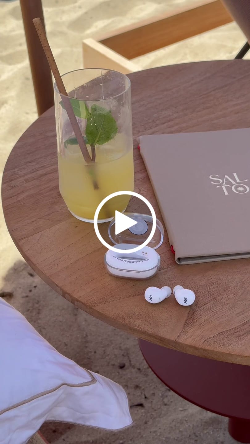 Customer video review of Koru earbuds