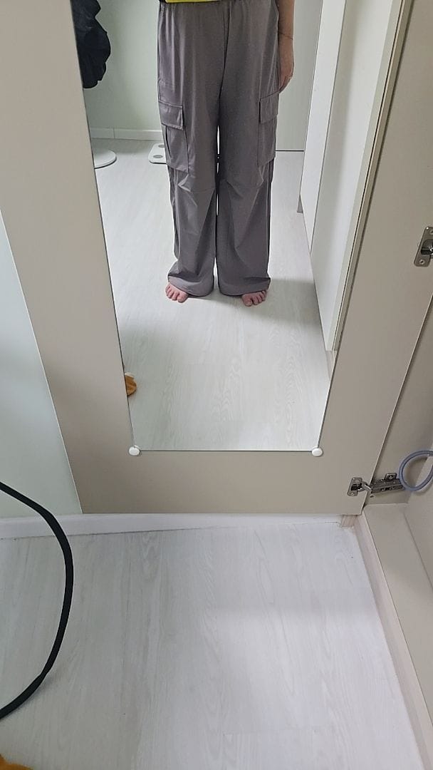 Customer photo review of Wide Straight Cargo Pants
