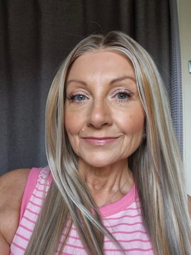 Customer photo review of [PRE-ORDER] JBEXTENSION 22 Inches Silver Sand Blonde Pre-Cut 13X6 Free Part Snowflake Lace Frontlace Glueless Wig KEL PRO - SILVER SAND BLONDE【BENDY EAR TABS】