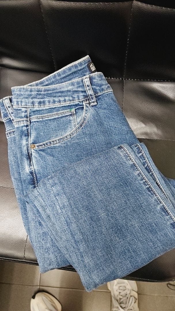 Customer photo review of Stretchable Lightweight Regular Fit Denim Jeans