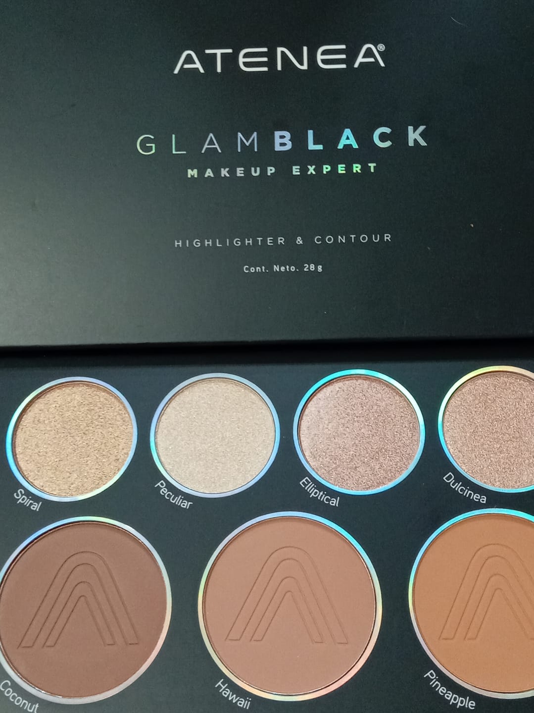 Customer photo review of PALETA DE CONTORNOS E ILUMINADOR GLAMBLACK