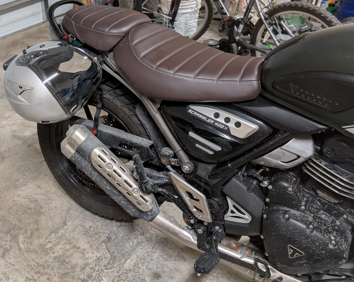 Customer photo review of Triumph Speed 400 & Scrambler 400 Helmet Hook (lock)
