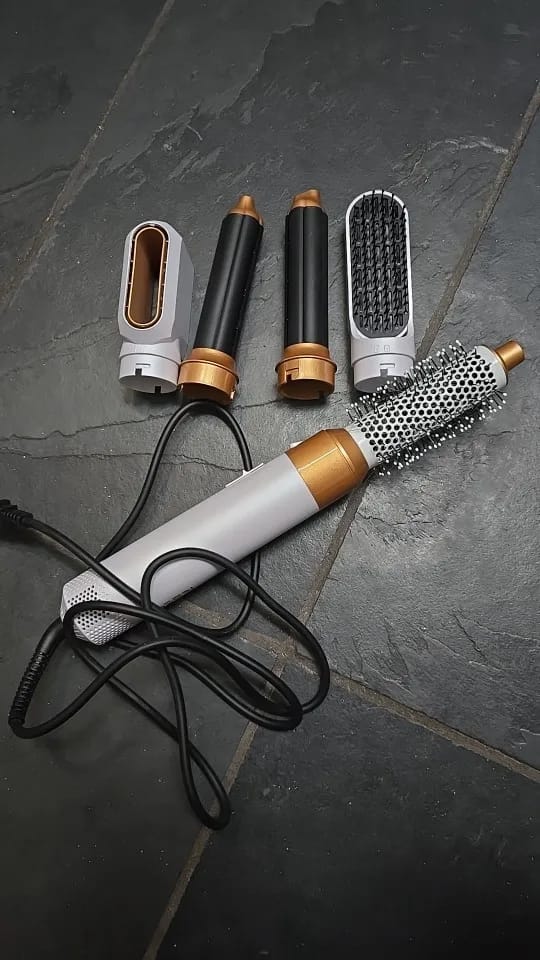 Customer photo review of 5 in 1 Hair Dryer Brush Set