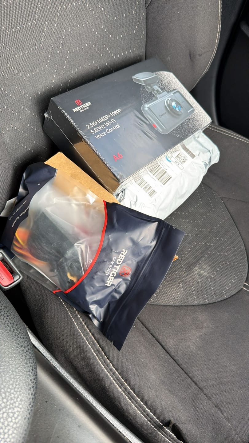 Customer photo review of Redtiger A6 4K 3-Channel Dash Cam 5.8Ghz Wifi Voice Control Dash Cam