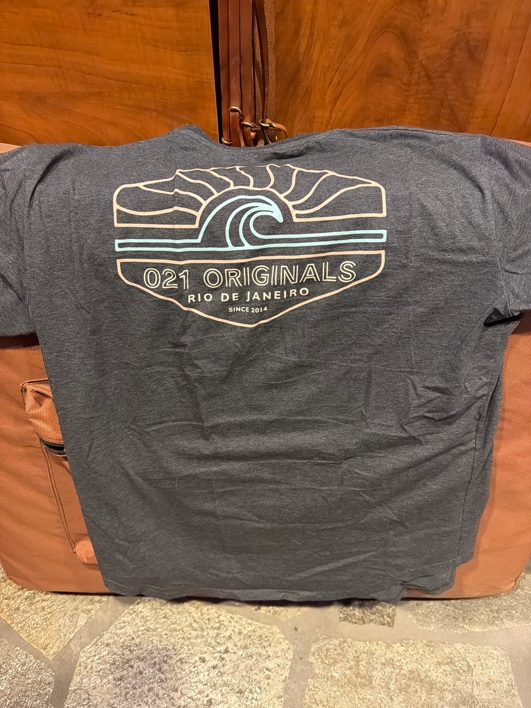Customer photo review of WIRE WAVE DROP-CUT T-SHIRT - DARK HEATHER
