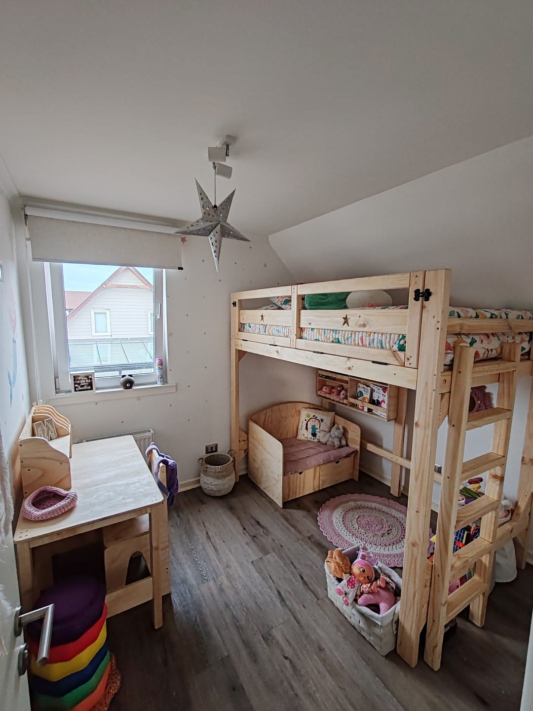 Customer photo review of Cama Loft Agustina (perchero de regalo)