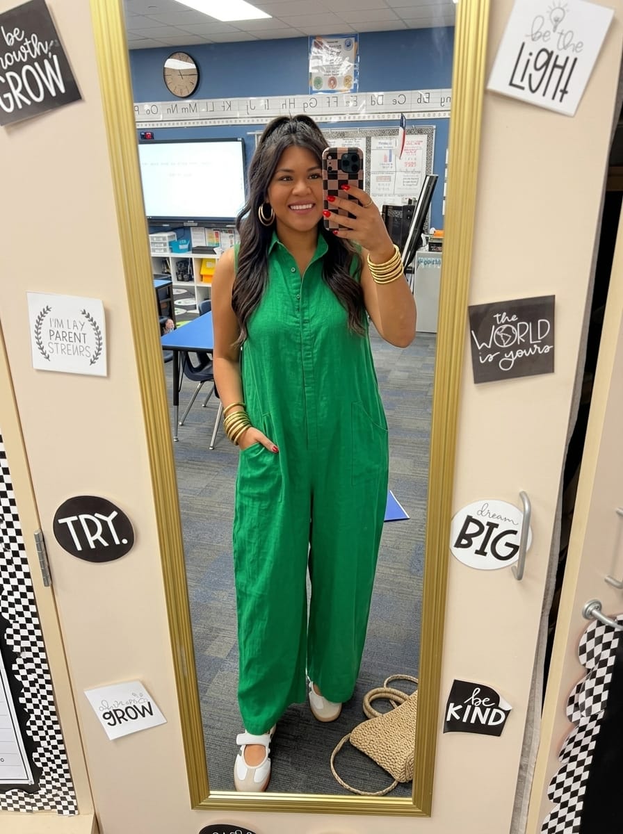 Customer photo review of Loose Sleeveless Buttoned Pockets Solid Color Stand Collar Jumpsuits