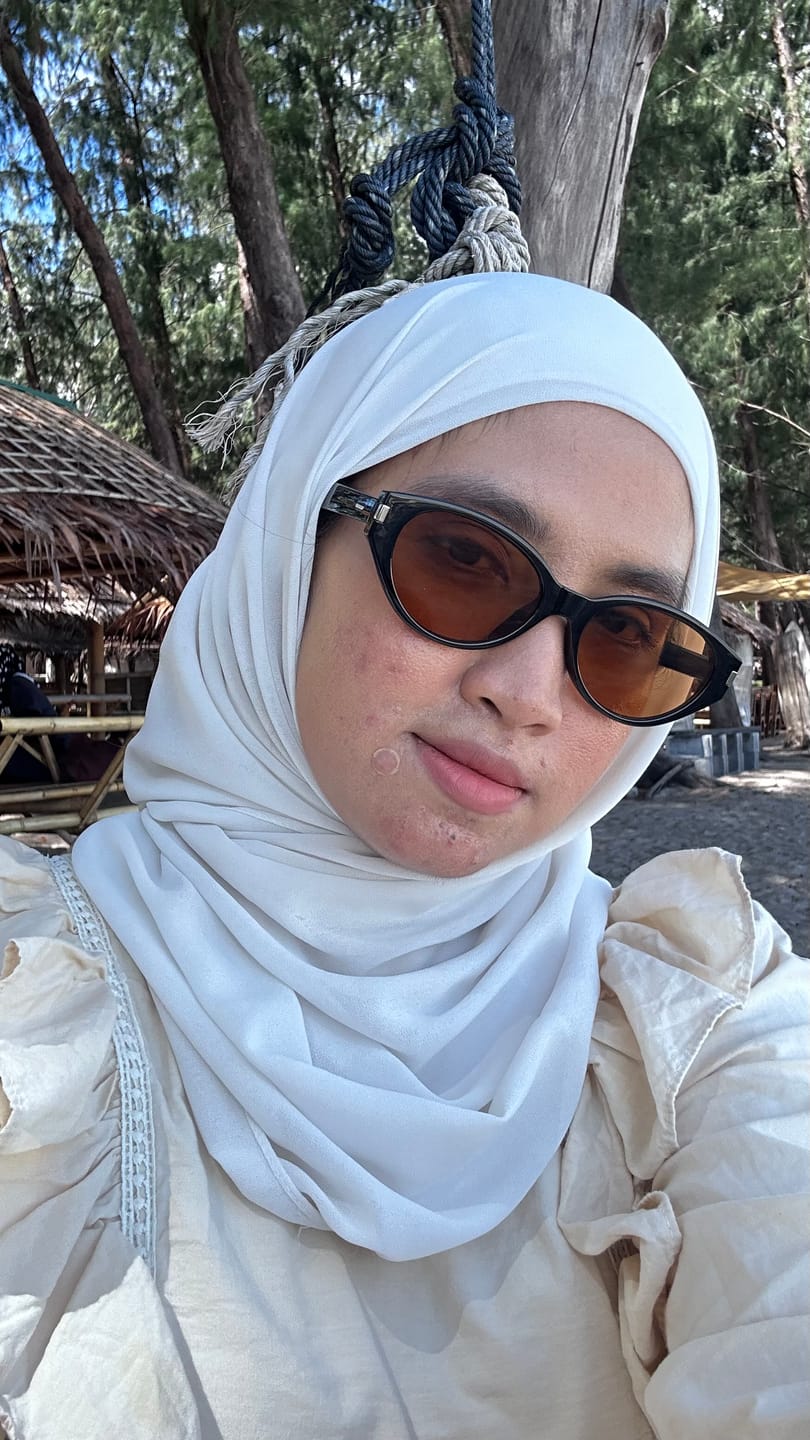 Customer photo review of Kato Oval Framed Sunglasses