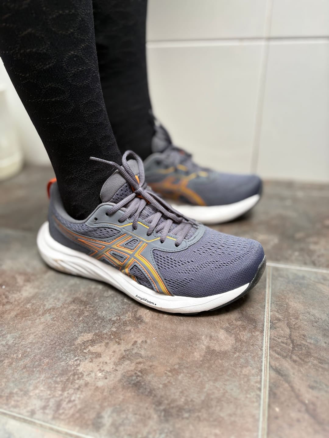Customer photo review of Asics Gel Contend 9 Hombre Carrier Grey Anzu