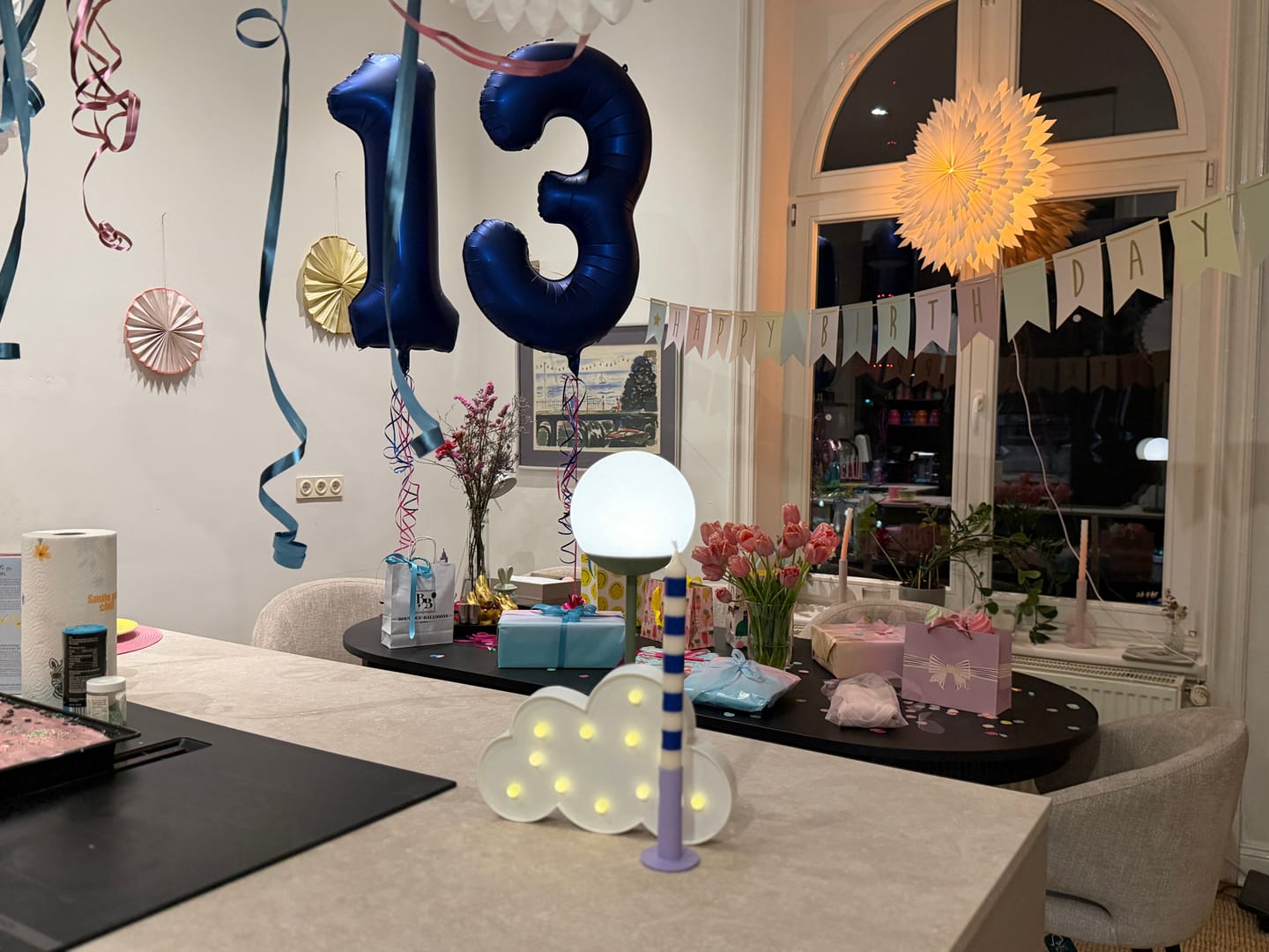 Customer photo review of Zahlenballon 1 XXL - Navy Blue