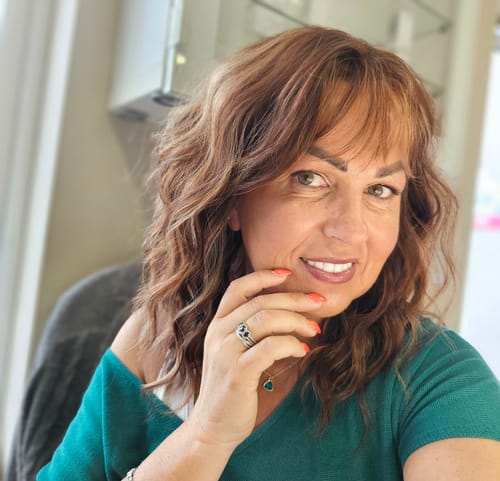 Customer photo review of JBEXTENSION 14 Inches Scalpiana Wave Toasted Sienna 3.5X4 Hard Silky Top Natural Scalp Effect Wig with Bangs OSSIE SHORT - TOASTED SIENNA