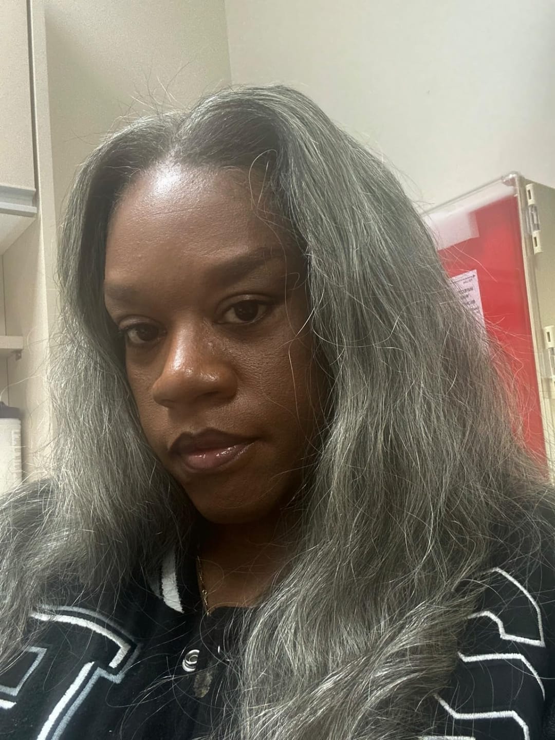 Customer photo review of Luvwin 5x5 Closure Kinky Straight Salt & Pepper Free Parting Glueless Wig