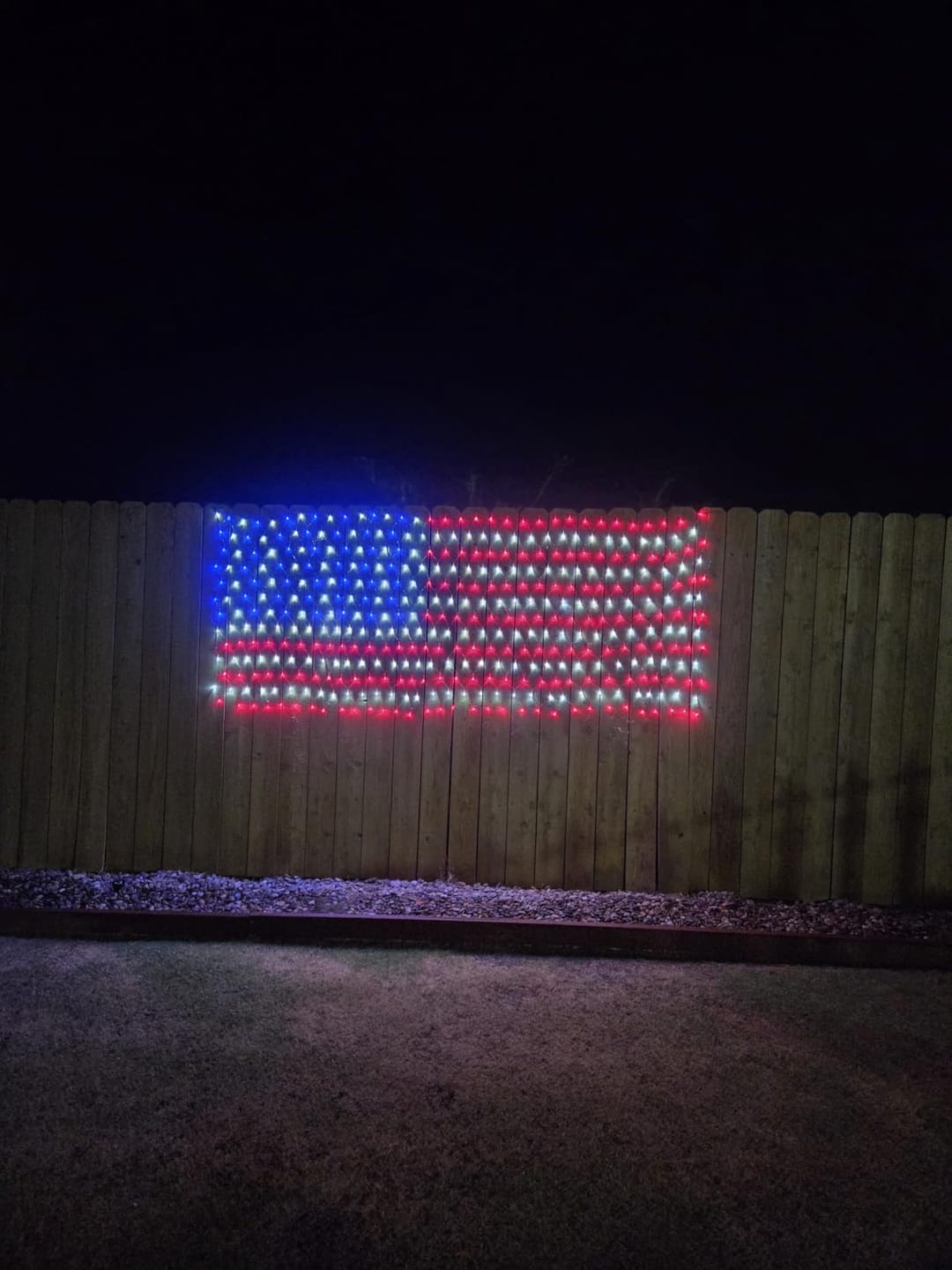 Customer photo review of Custom Solar-Powered National Flag Net Lights - Commemorative and Fun Outdoor Decorations