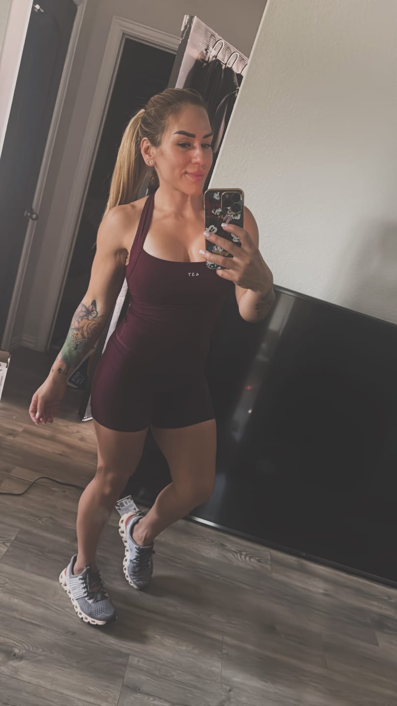 Customer photo review of The Essentials Short / Black-Cherry