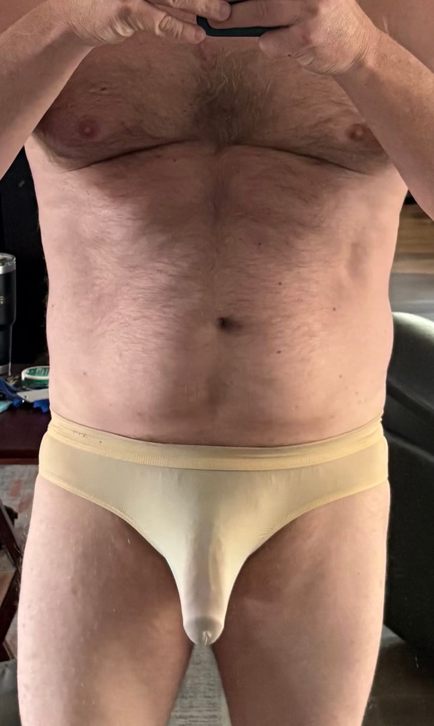 Customer photo review of 4 Pack Men's Seamlessess Thin Pouch Bikini