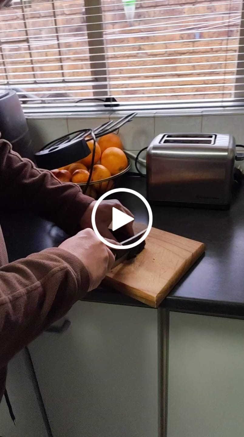 Customer video review of BRAAIPLANK™ "BEENLEM" HAMMER FORGED BONING KNIFE