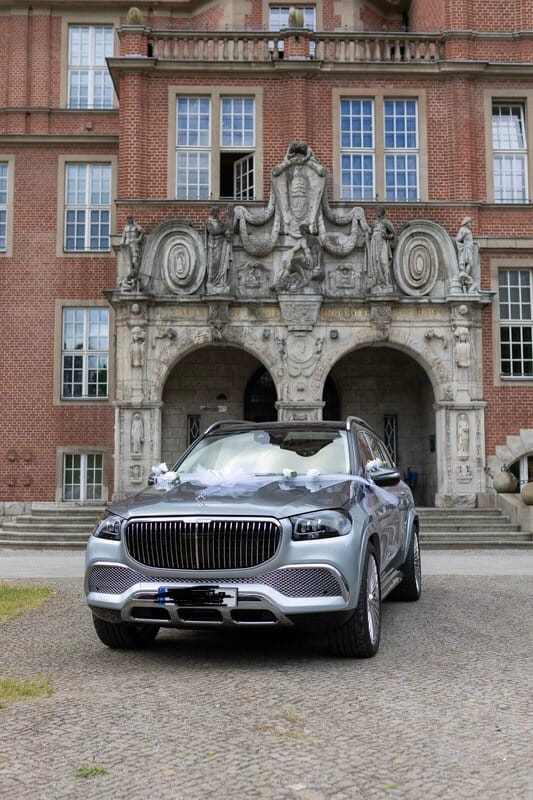 Customer photo review of Autoschmuck Hochzeit Blumendeko Motorhaube - SOLENA