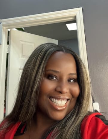 Customer photo review of Luvwin Salt & Pepper Gray Beginner Friendly Glueless Straight Wig 100% Human Hair