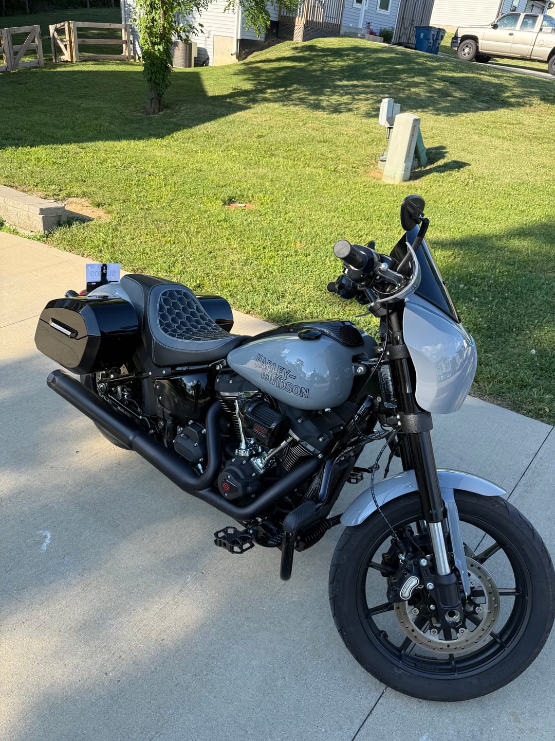 Customer photo review of 32L - Darkin Large Quick Mount Painted Hard Saddlebags for 2025+ Harley Softail Low Rider S FXLRS