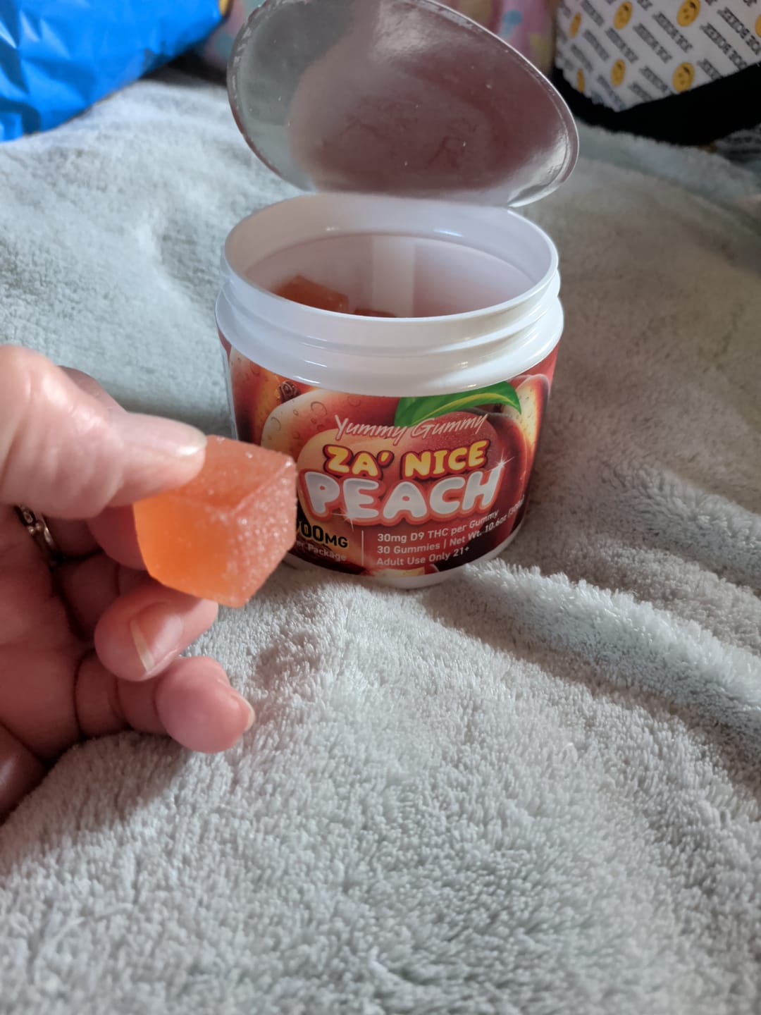 Customer photo review of 900MG Yummy Gummy D9