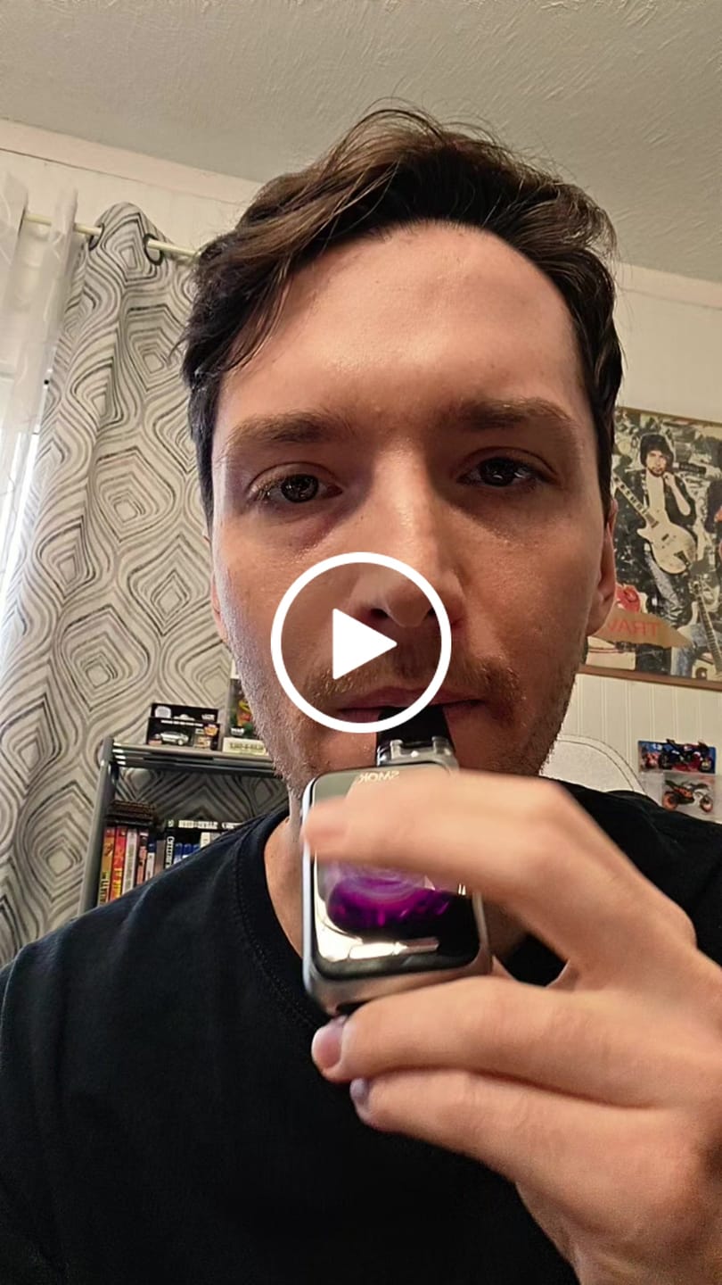 Customer video review of Kiwi Strawberry THC Vape Juice