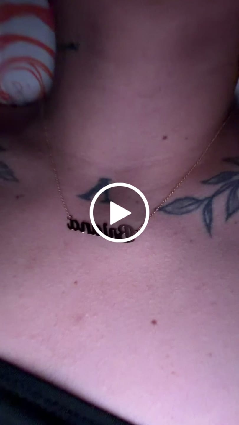 Customer video review of Collar Nombre - Personalizado
