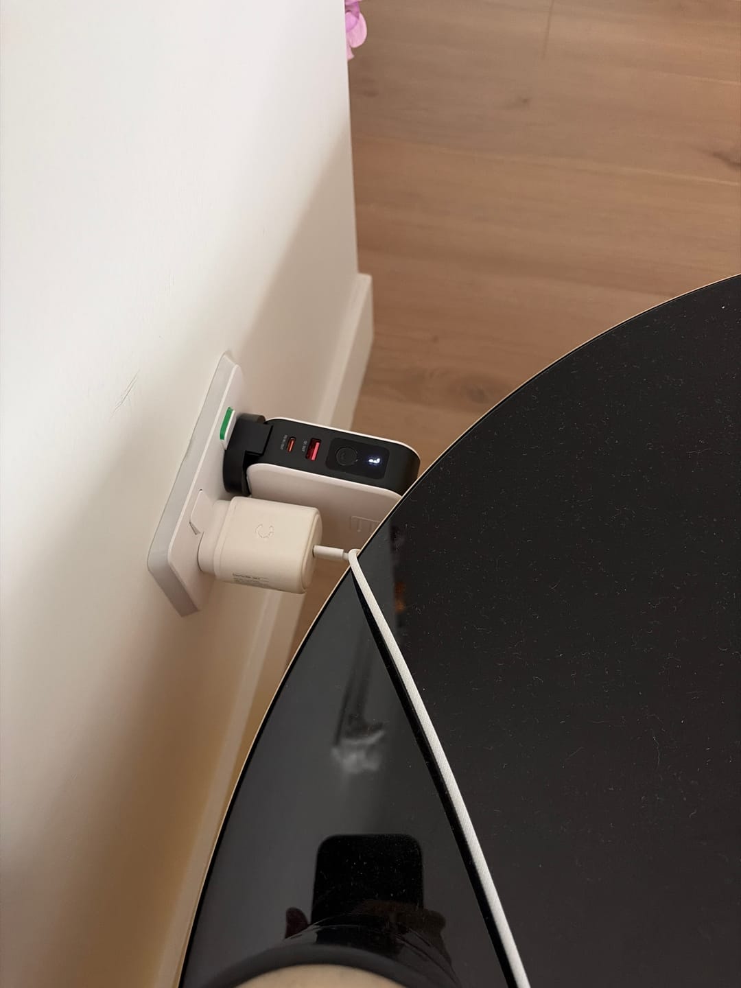 Customer photo review of Dashed® TravelPod (5-in-1 Travel Charger)
