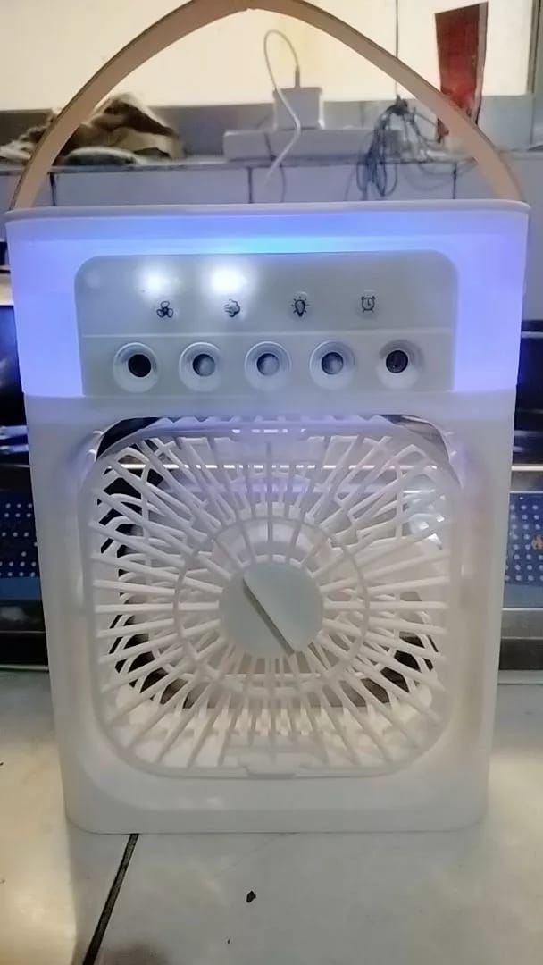 Customer photo review of 3-in-1 USB Luftkühler-Ventilator – Luftbefeuchter & 7-Farben LED-Nachtlicht