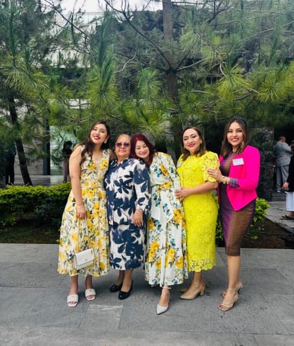 Customer photo review of Alondra Floral Shirt Vestido