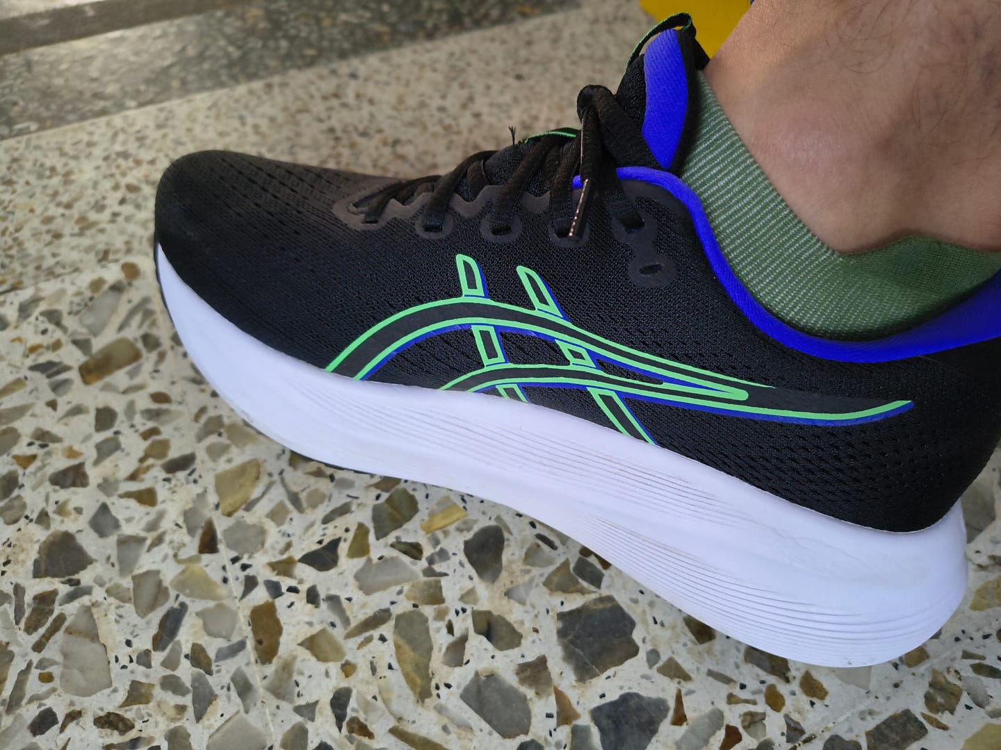 Customer photo review of Asics Gel Excite 11 Hombre Black Vital Green