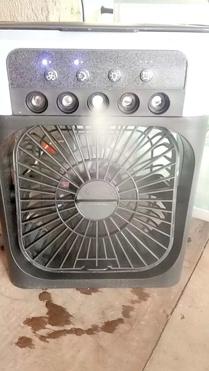 Customer photo review of 3-in-1 USB Luftkühler-Ventilator – Luftbefeuchter & 7-Farben LED-Nachtlicht