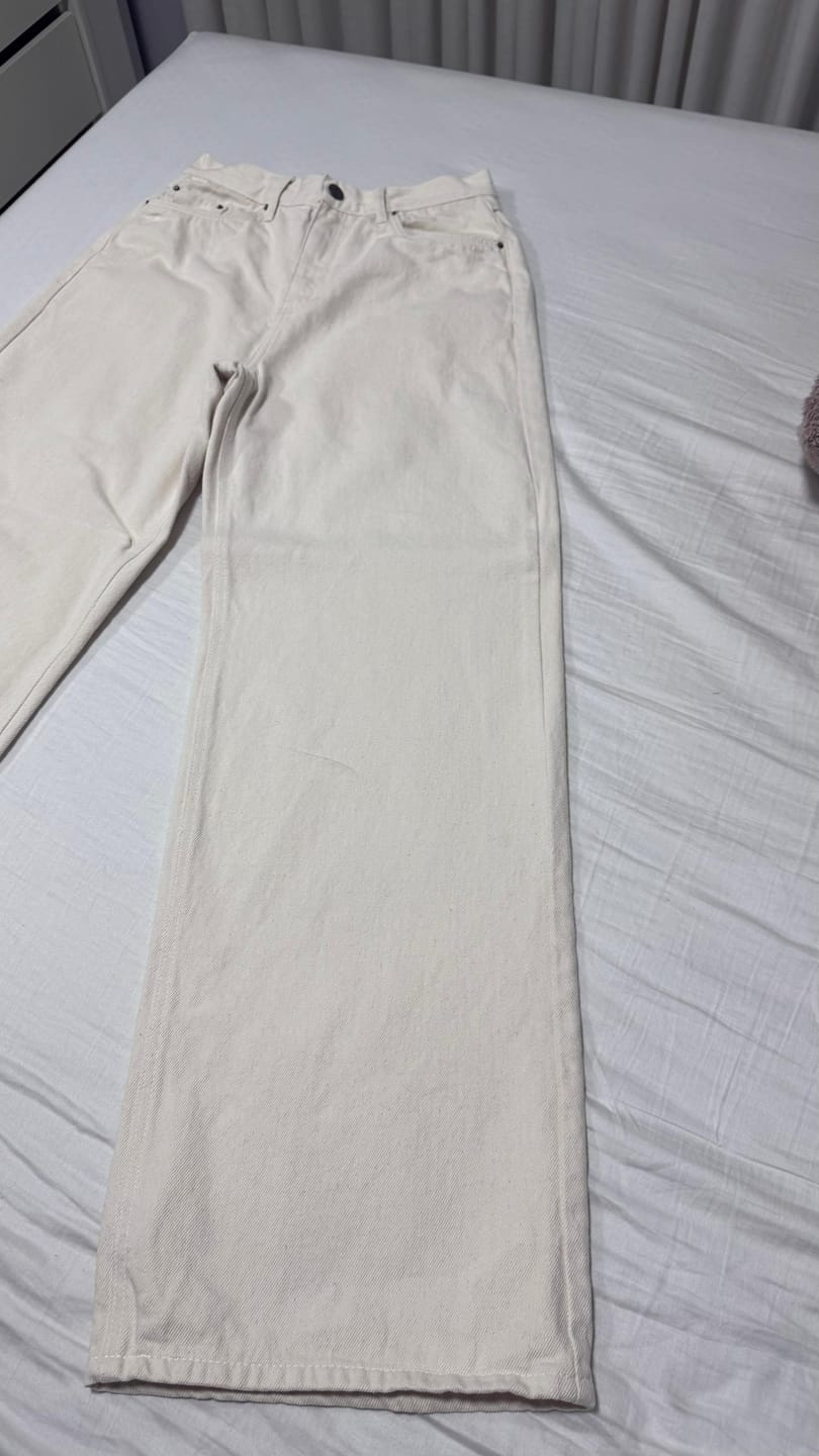Customer photo review of Calça Jeans Wide Leg Buriti Bege