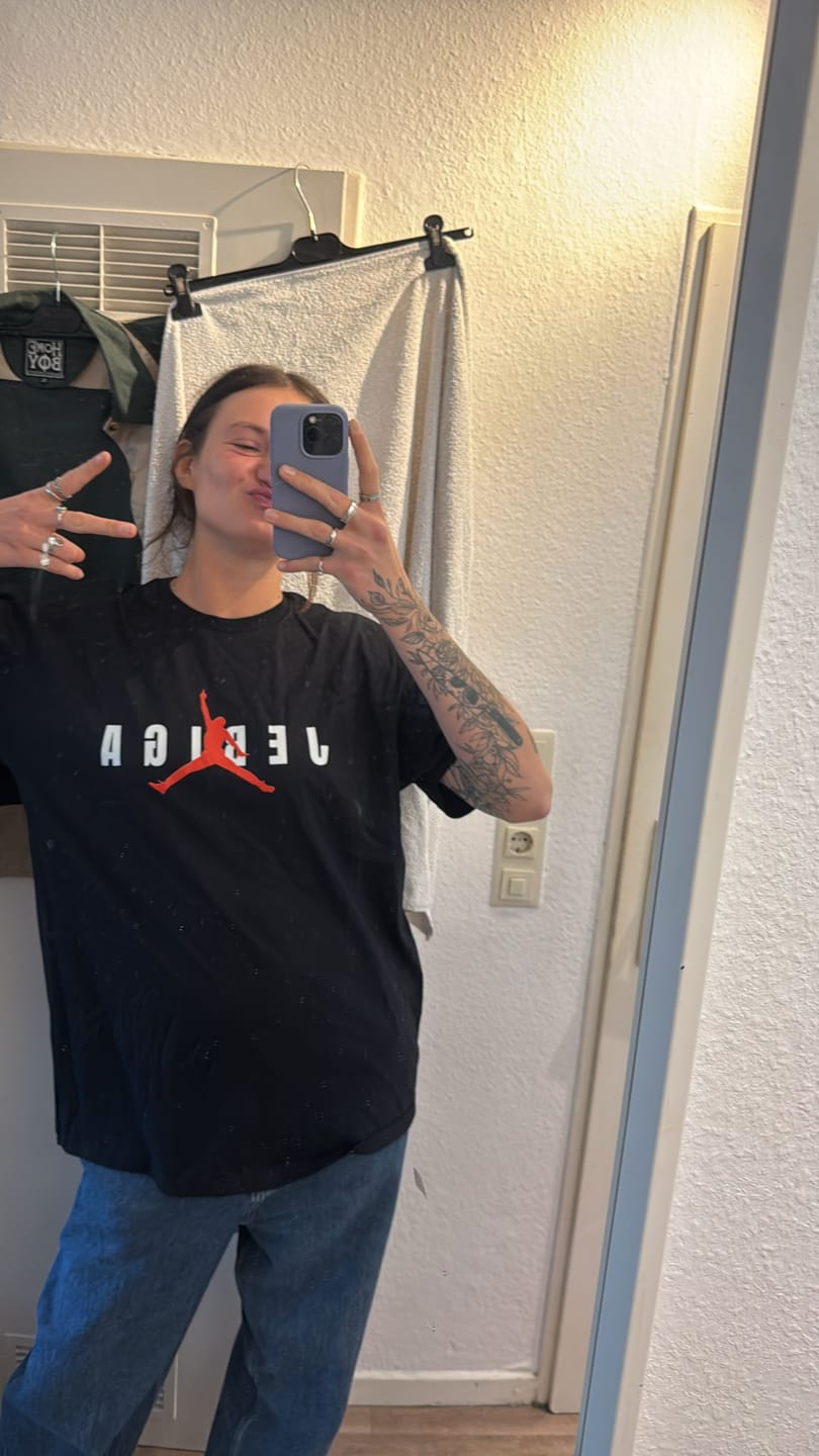 Customer photo review of Jebiga, Premium T-Shirt