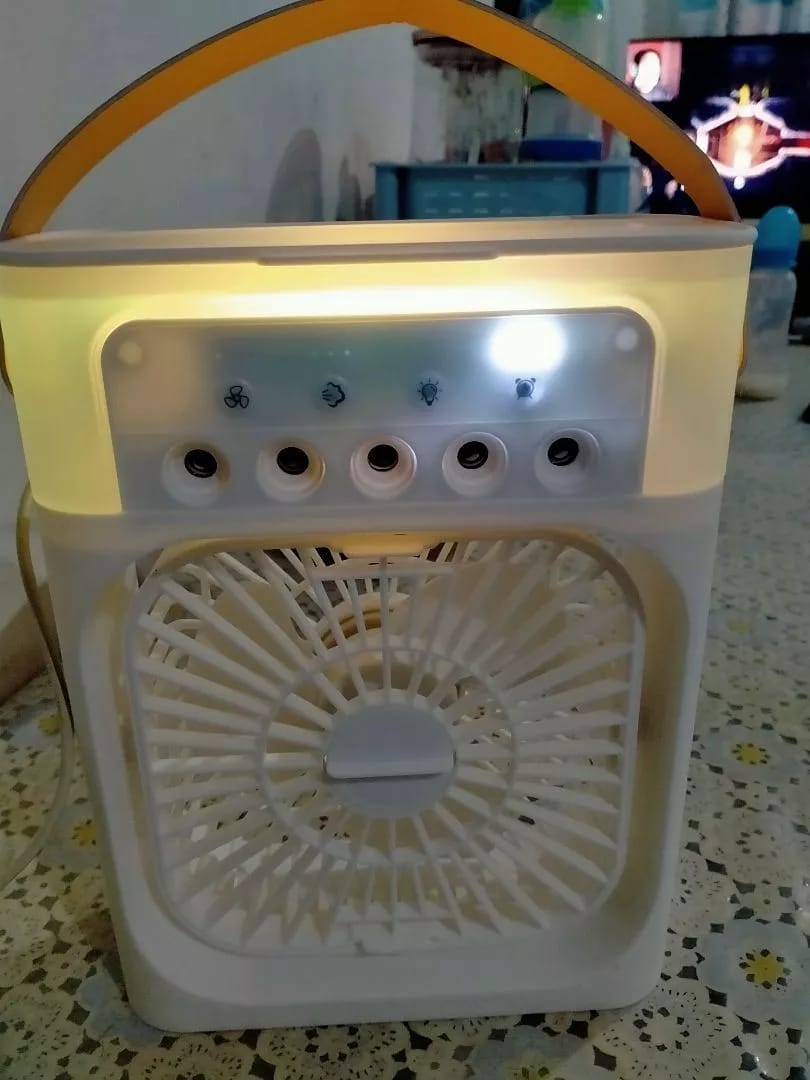 Customer photo review of 3-in-1 USB Luftkühler-Ventilator – Luftbefeuchter & 7-Farben LED-Nachtlicht