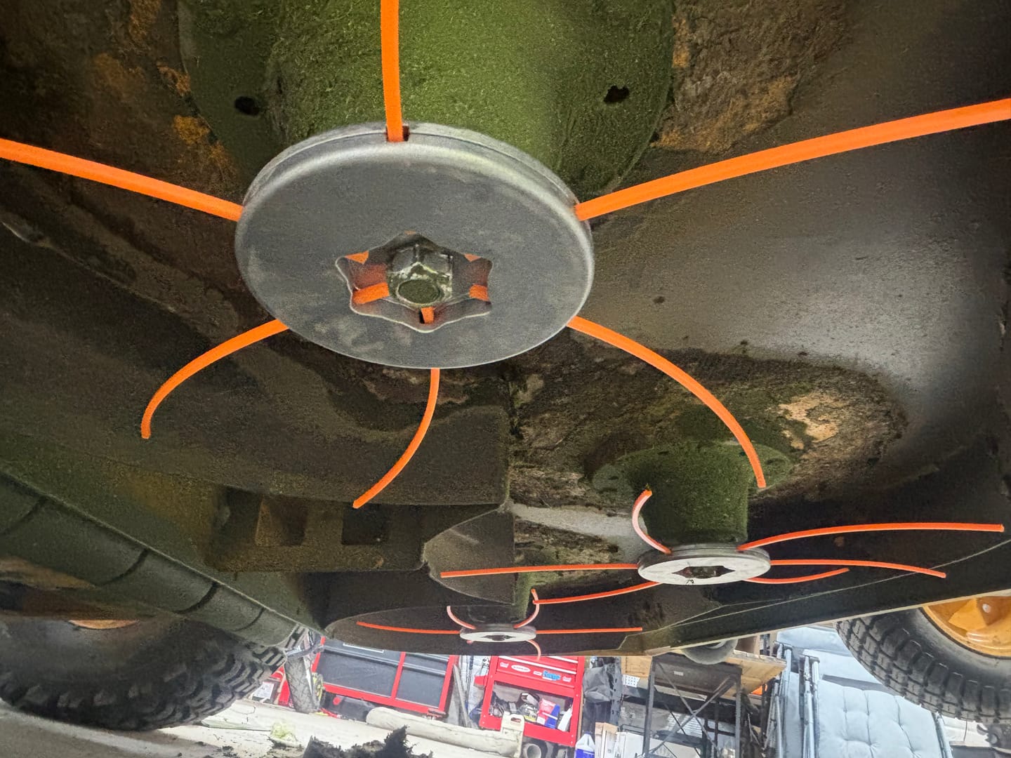 Customer photo review of Mower Blade Replacement (3-Blade System) REVO6 2.0