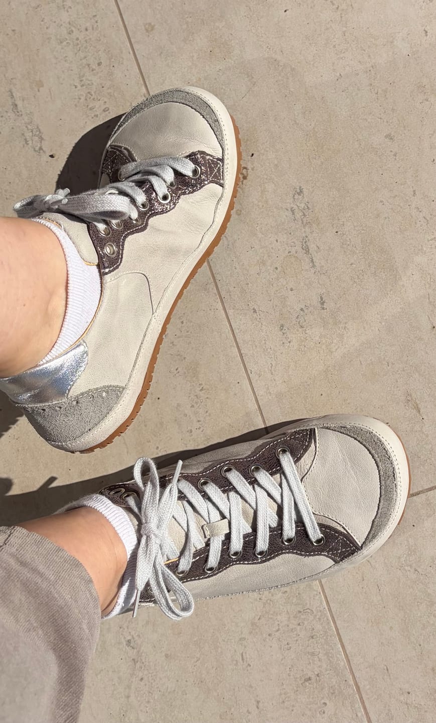 Customer photo review of Zapatilla A2. Plateada
