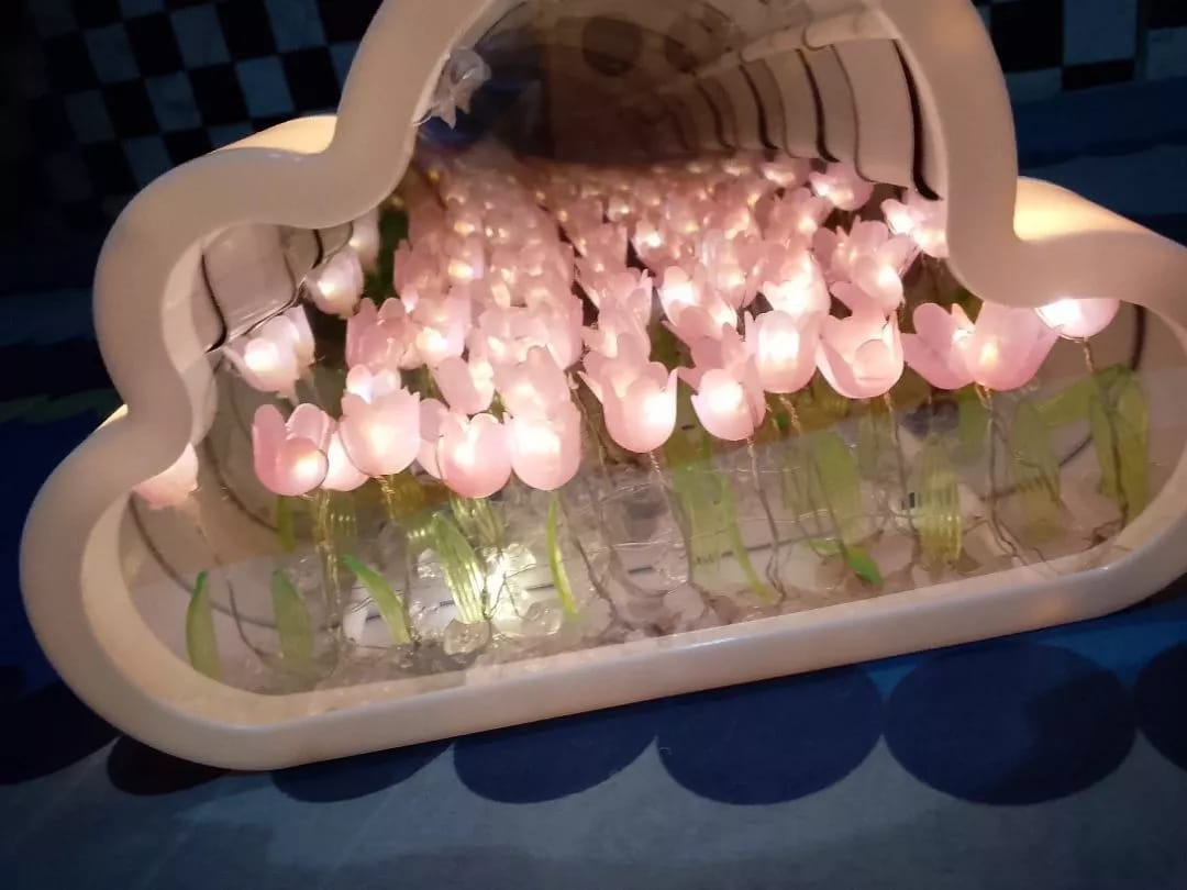 Customer photo review of Hidden Bloom Cloud - 2-in-1 Mirror Tulip Night Lamp