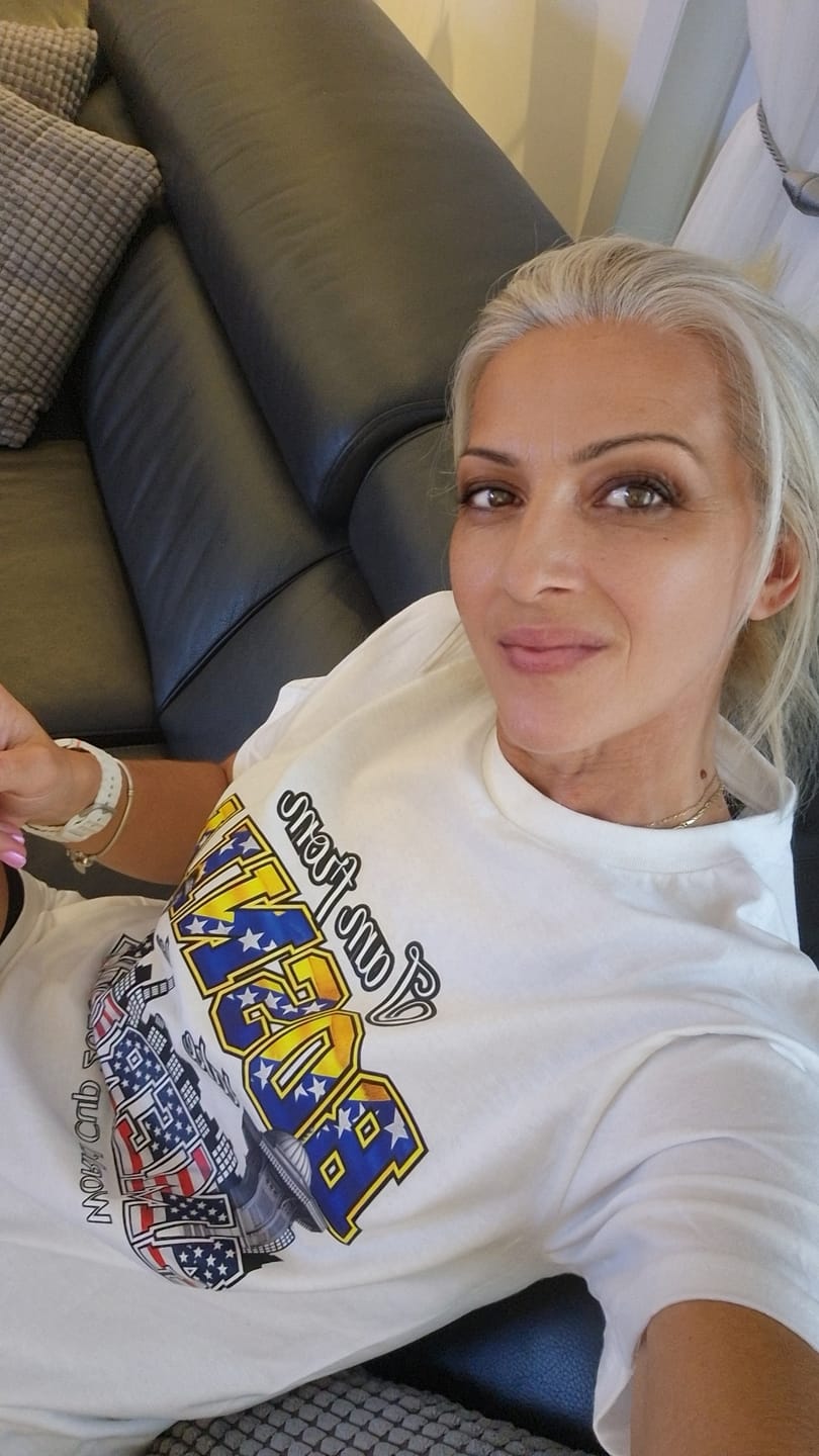 Customer photo review of Take me to America Premium T-Shirt