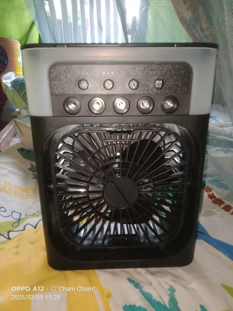 Customer photo review of 3-in-1 USB Luftkühler-Ventilator – Luftbefeuchter & 7-Farben LED-Nachtlicht