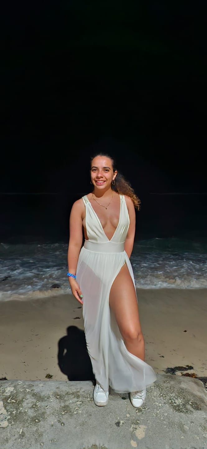 Customer photo review of Vestido Coralito Marfil