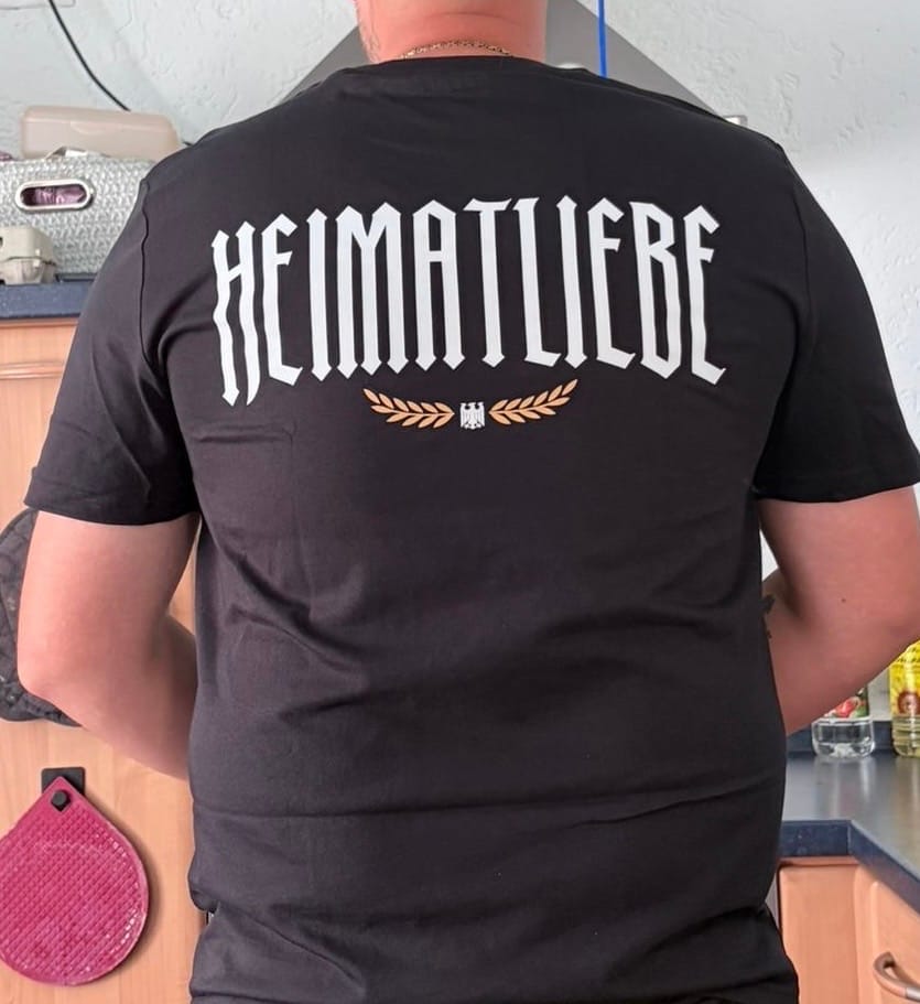 Customer photo review of Heimatliebe Statement - Shirt - Black