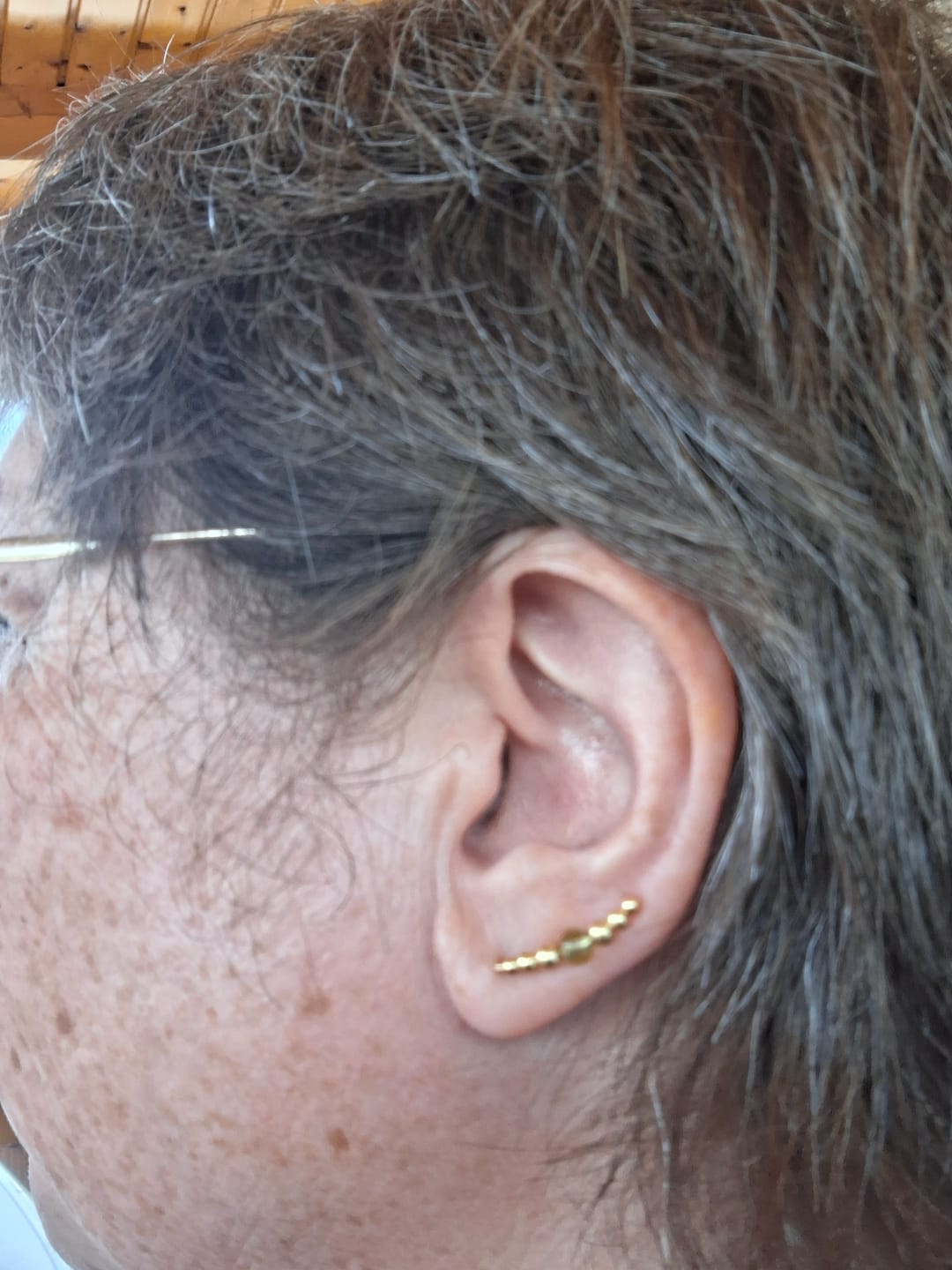 Customer photo review of Geburtsstein Ear Climber