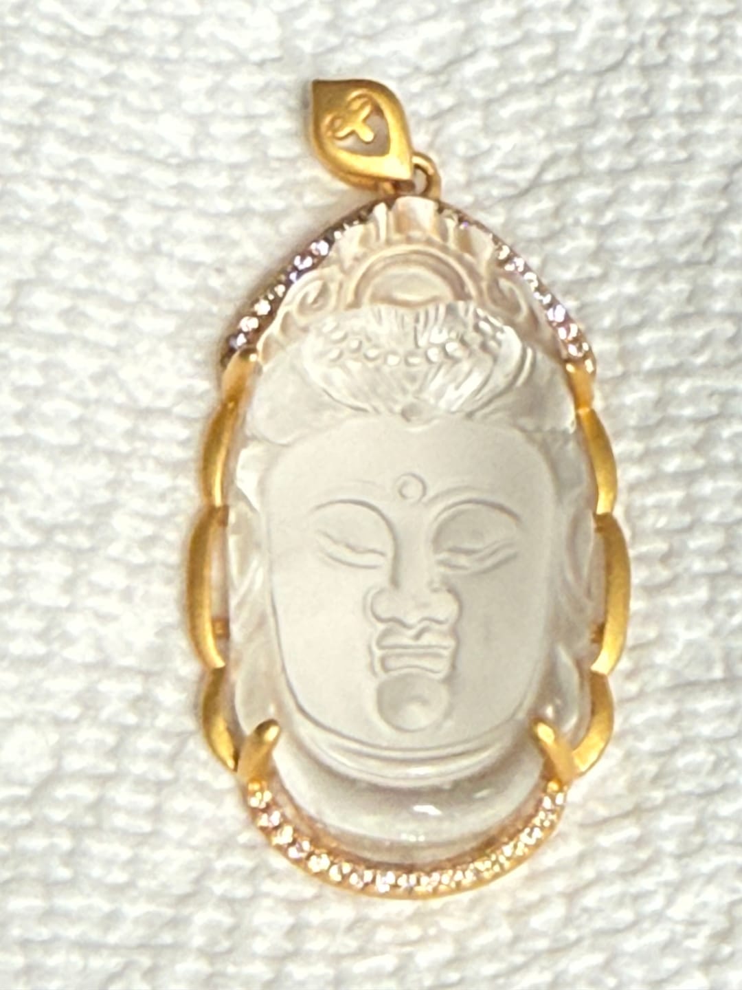 Customer photo review of Shakyamuni Buddha Head White Crystal Pendant -New Edition