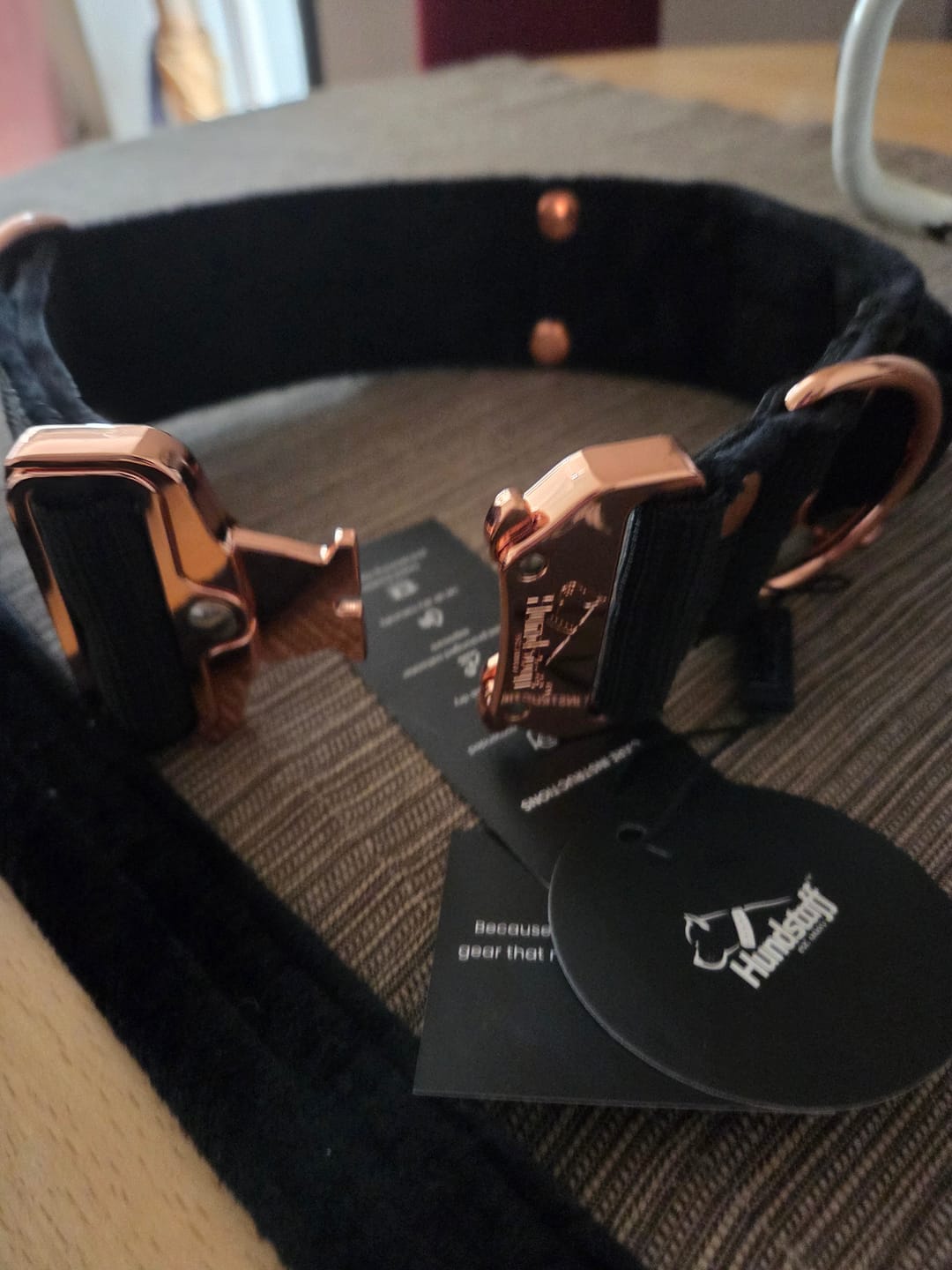 Customer photo review of Extreme Rose Buckle Svart - Starkt och säkert halsband