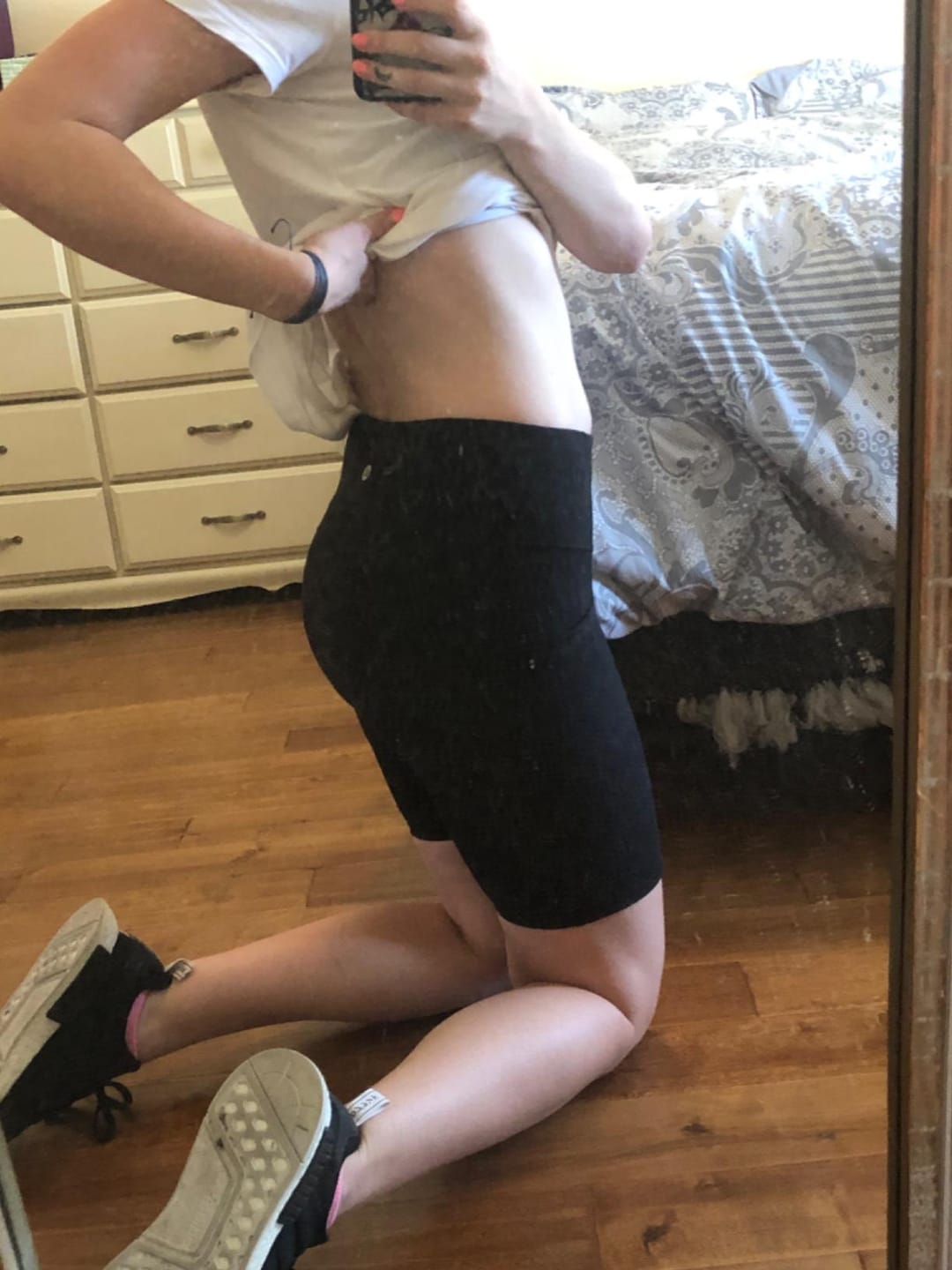 Customer photo review of Silix "No-Squeeze" Jelly-Grip 5" Sculpting Shorts (Tummy Smoothing & Anti-Chafe)