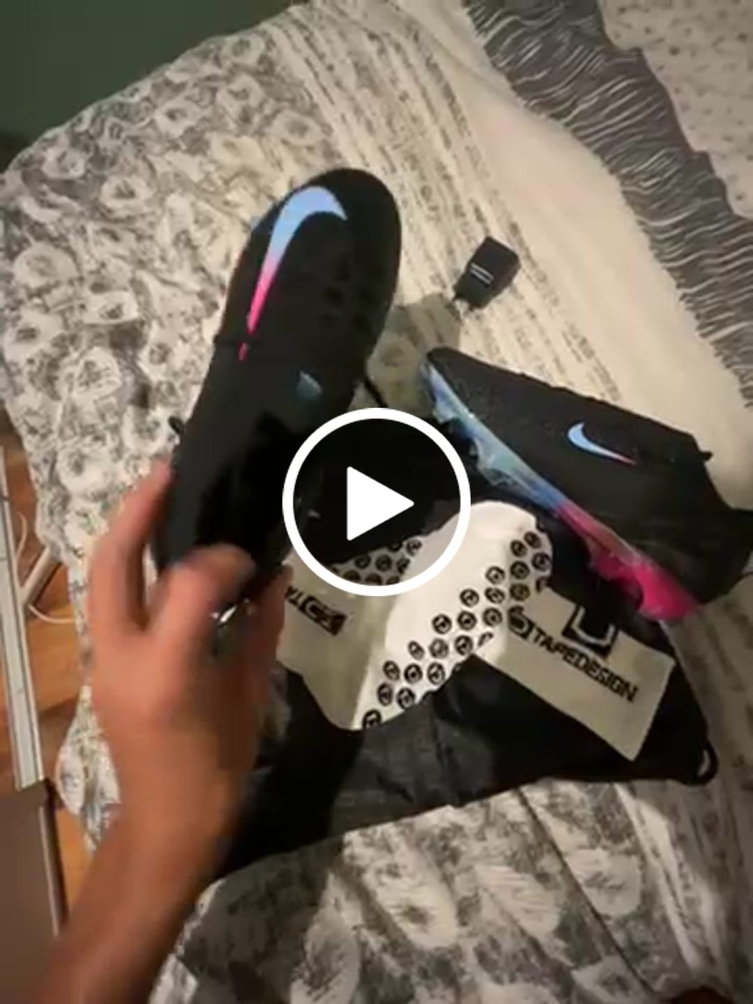 Customer video review of Nike Vapor 16 Nike by You FG - Noir/Bleu/Rose