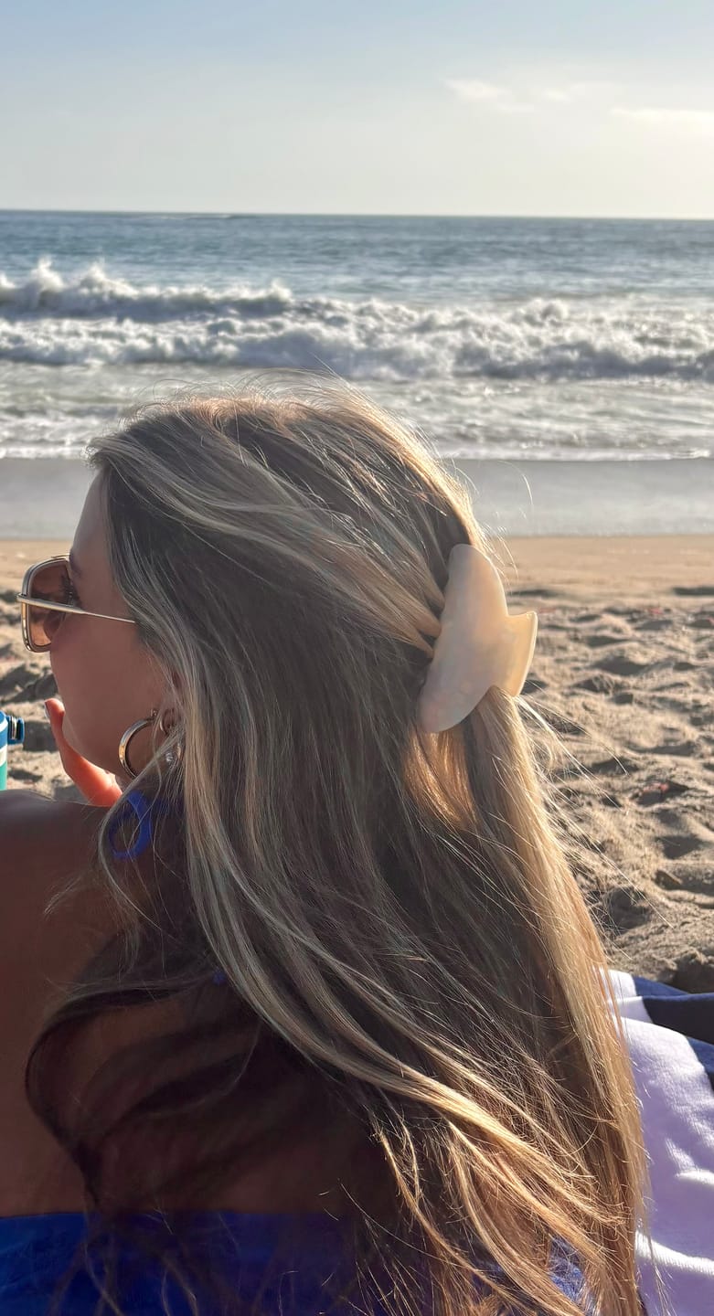 Customer photo review of Iridescent Color Beach Vacation Hair Claw